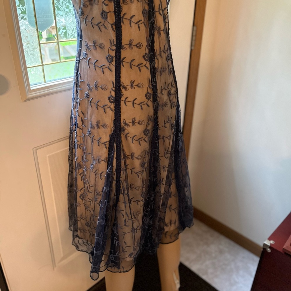 Absolutely beautiful dress size 10 fully lined - Picture 12 of 12
